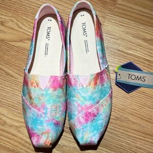 Tom’s shoes, new with tag. size 8 tie-dye